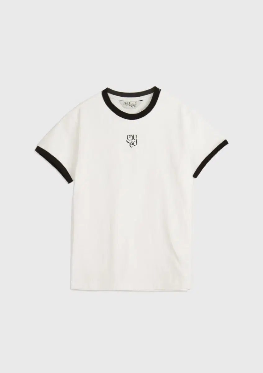 뮤제드 mused Contrast Rib Patched T-shirt -